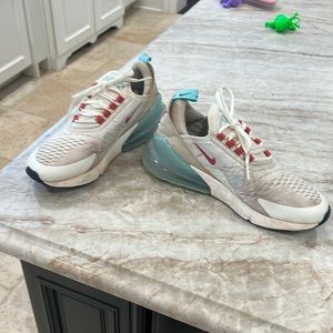Nike Women’s Air Max 270 sneakers, Size 7.5